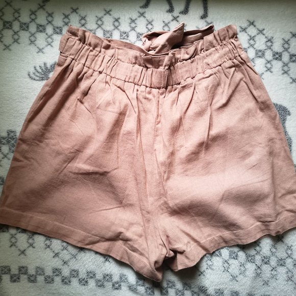 Peach colored shorts - Picture 2 of 4